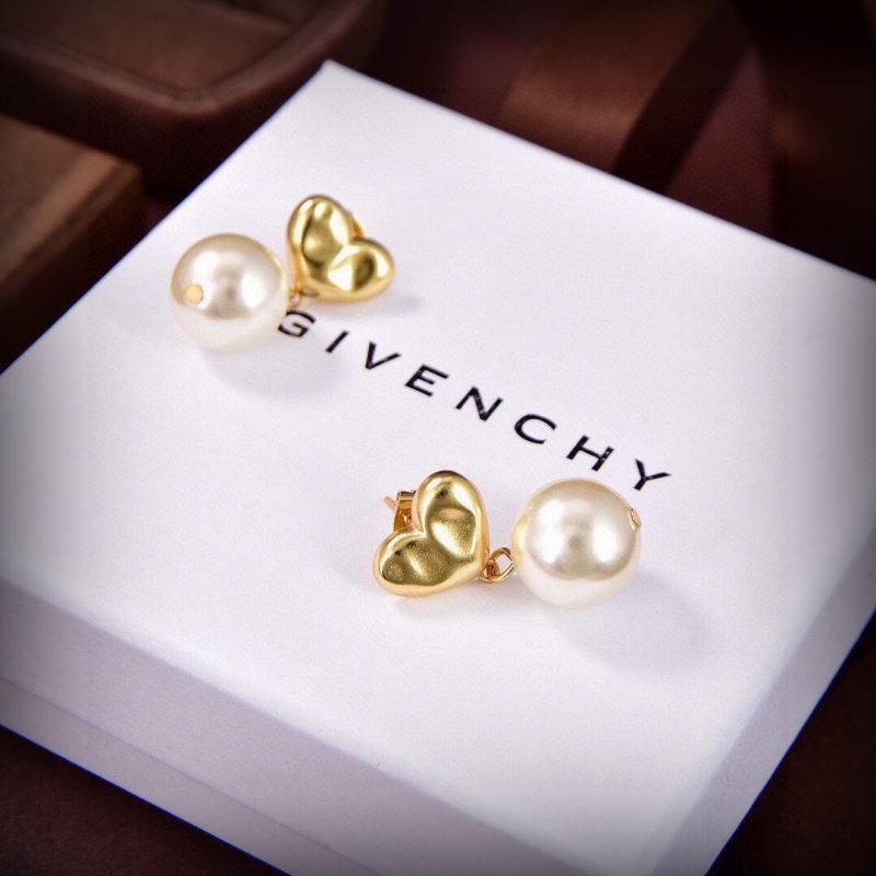 GIVENCHY